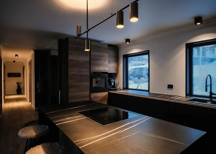 Botnahlid Villa, Mountain And Town Views And Outdoor Sauna