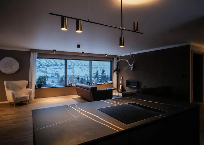 Botnahlid Villa, Mountain And Town Views And Outdoor Sauna