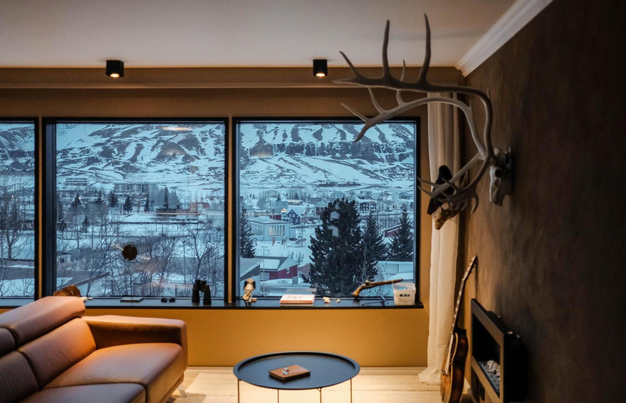 Botnahlid Villa, Mountain And Town Views And Outdoor Sauna Villa