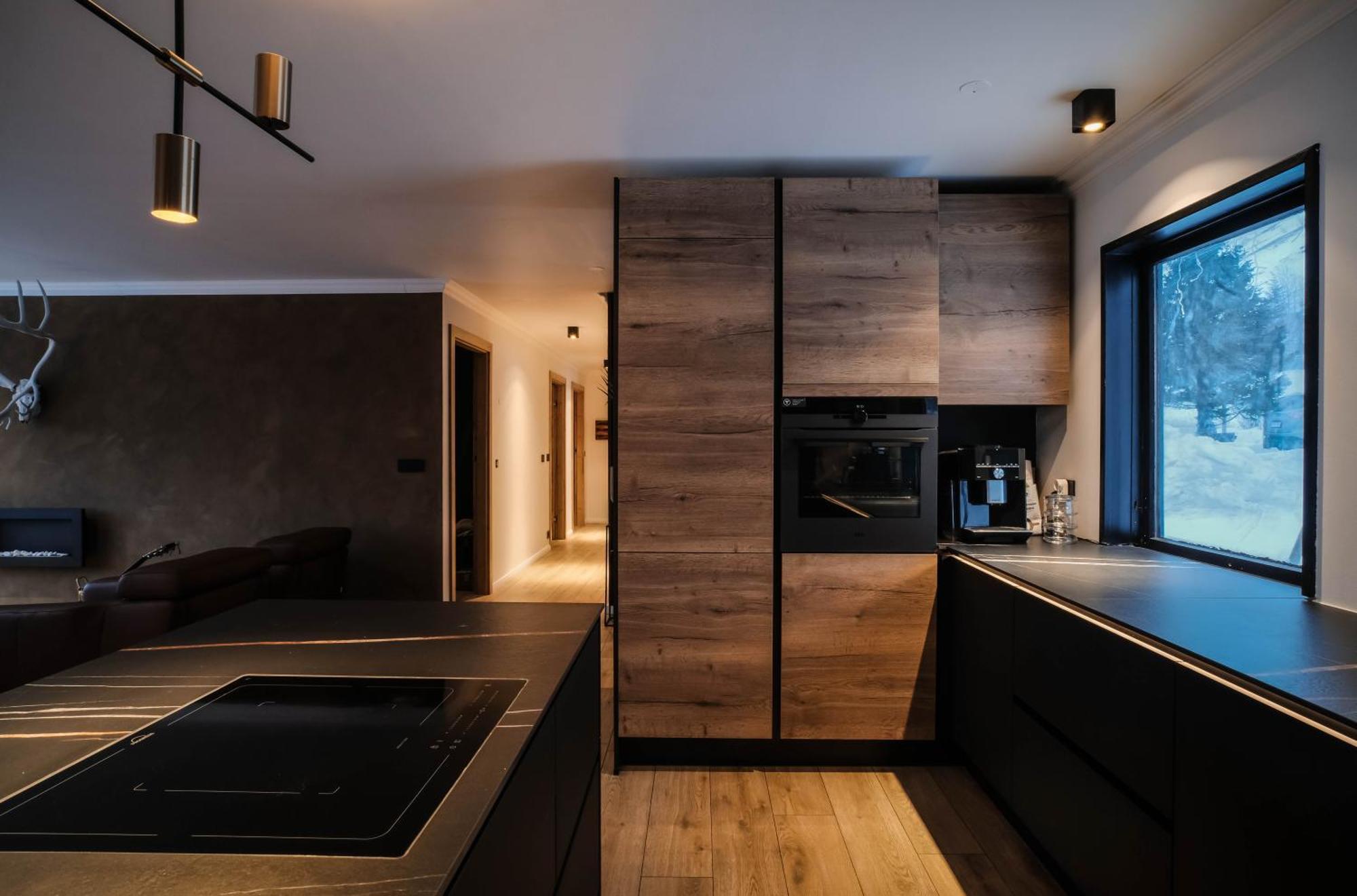 Botnahlid Villa, Mountain And Town Views And Outdoor Sauna Villa Seythisfjorthur