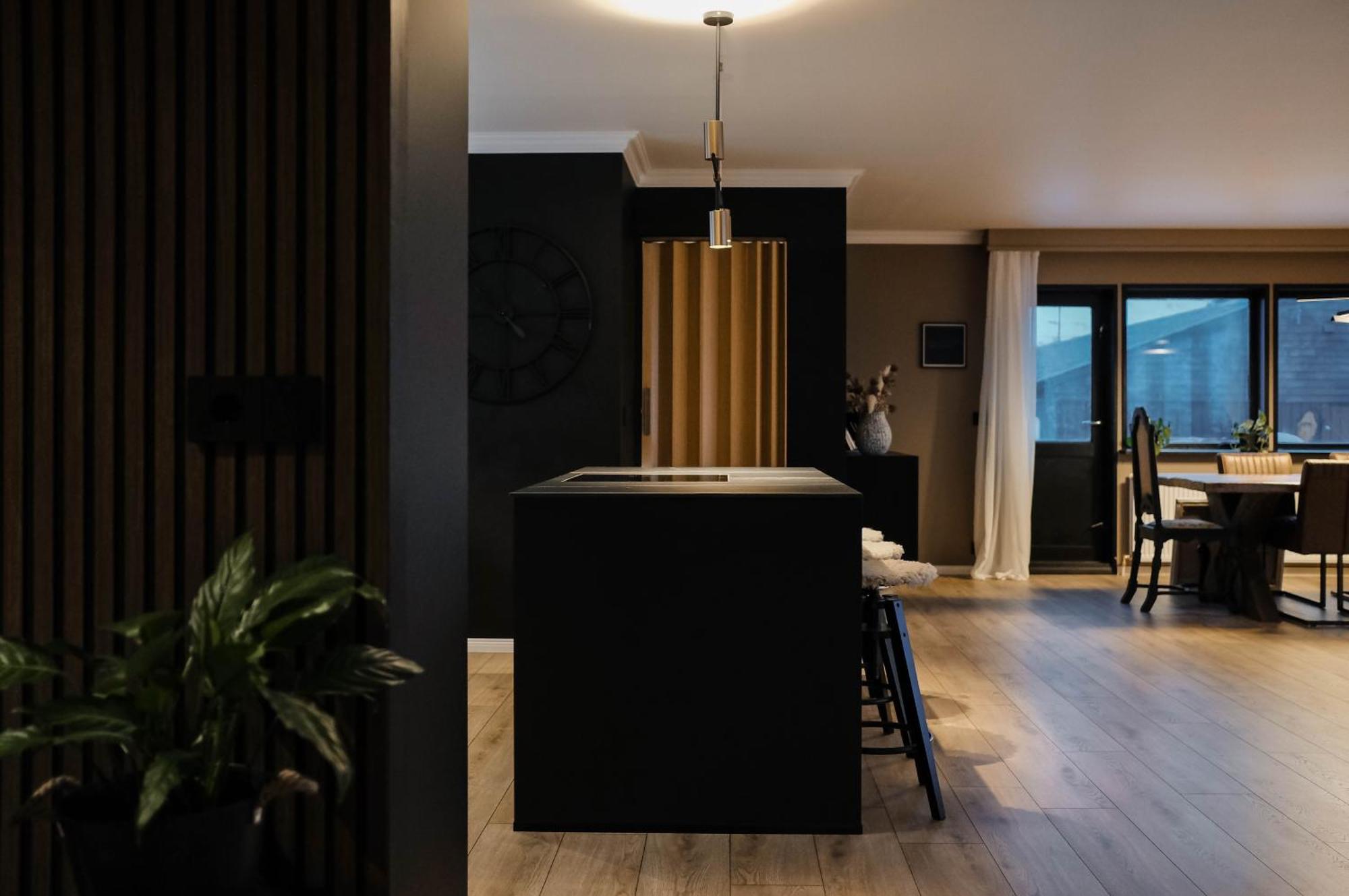 Botnahlid Villa, Mountain And Town Views And Outdoor Sauna Villa