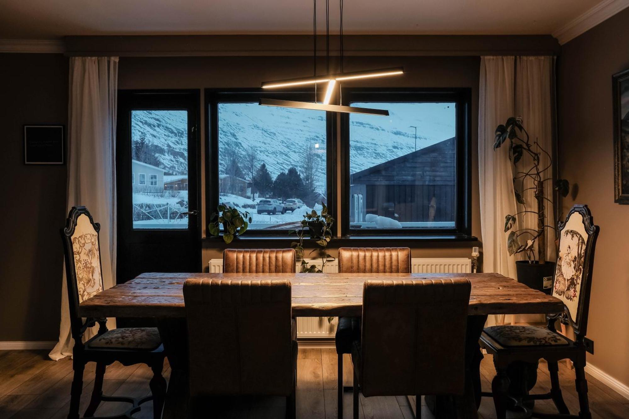 Villa Botnahlid Villa, Mountain And Town Views And Outdoor Sauna Seythisfjorthur