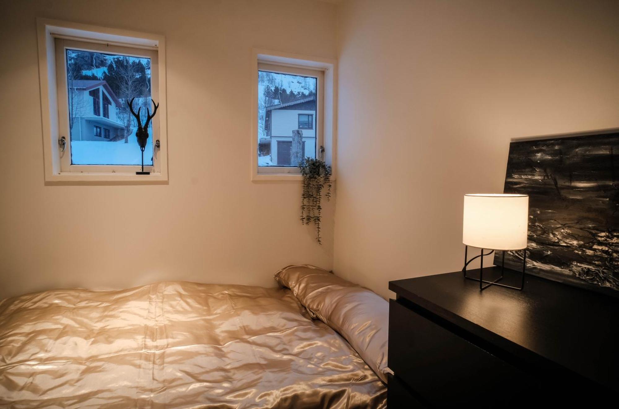 Botnahlid Villa, Mountain And Town Views And Outdoor Sauna *