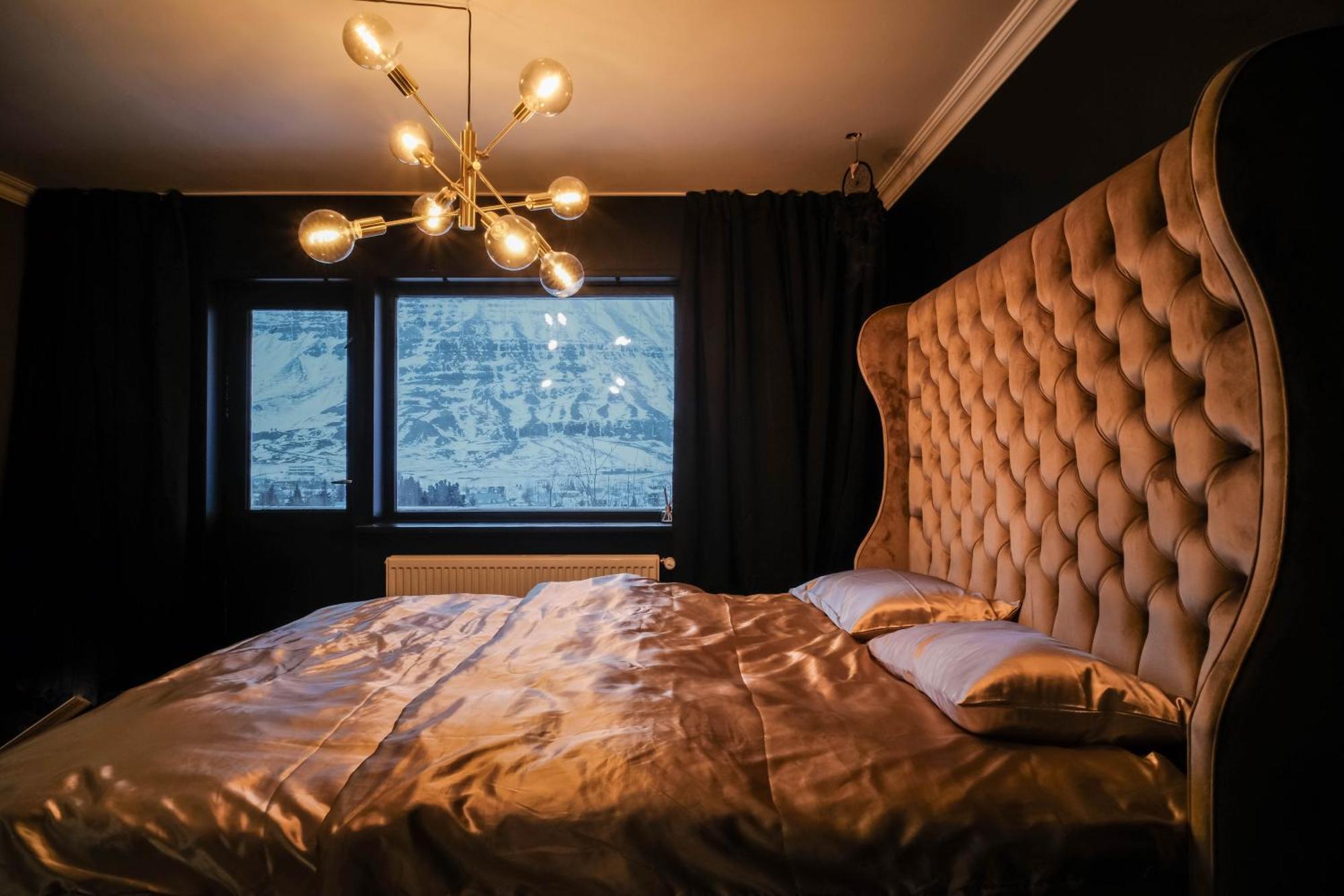 Botnahlid Villa, Mountain And Town Views And Outdoor Sauna Seythisfjorthur
