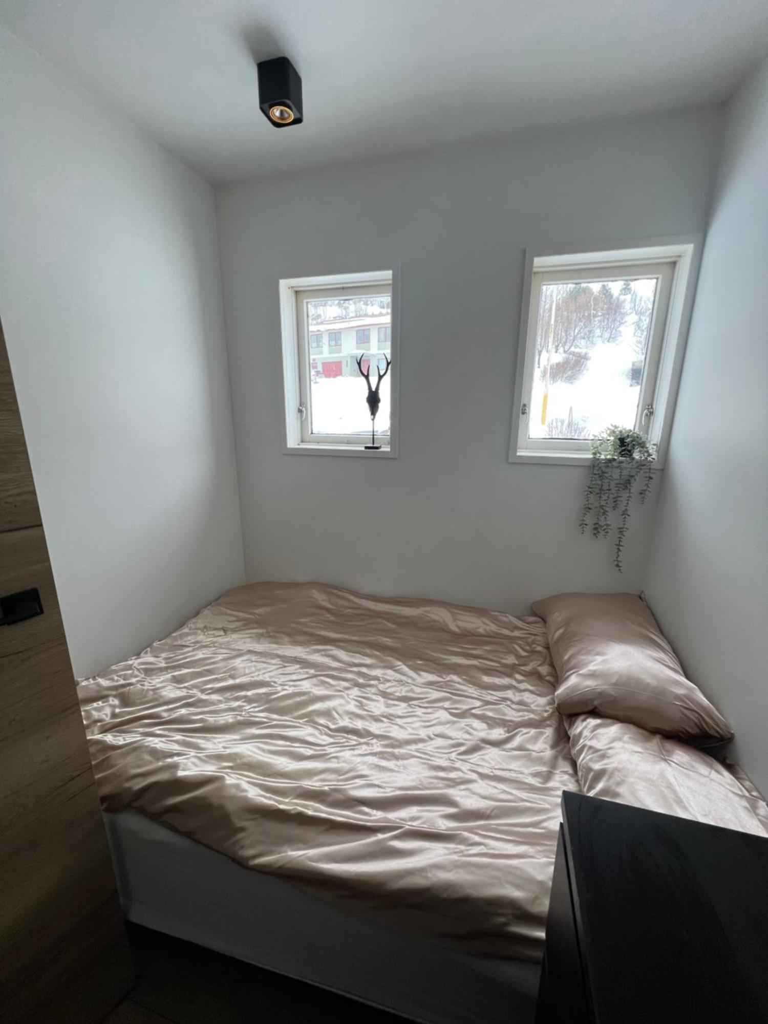 Botnahlid Villa, Mountain And Town Views And Outdoor Sauna Seythisfjorthur